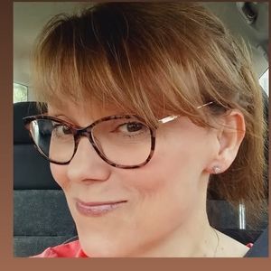 Meet your Posher, Debbie